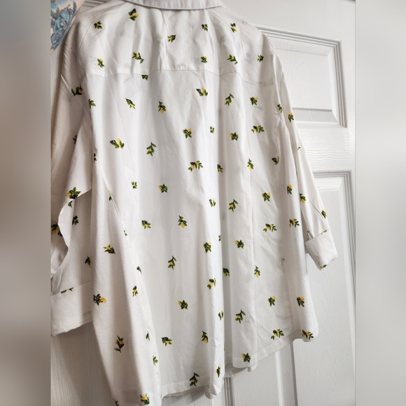 Floral Button Up - Picture 2 of 3